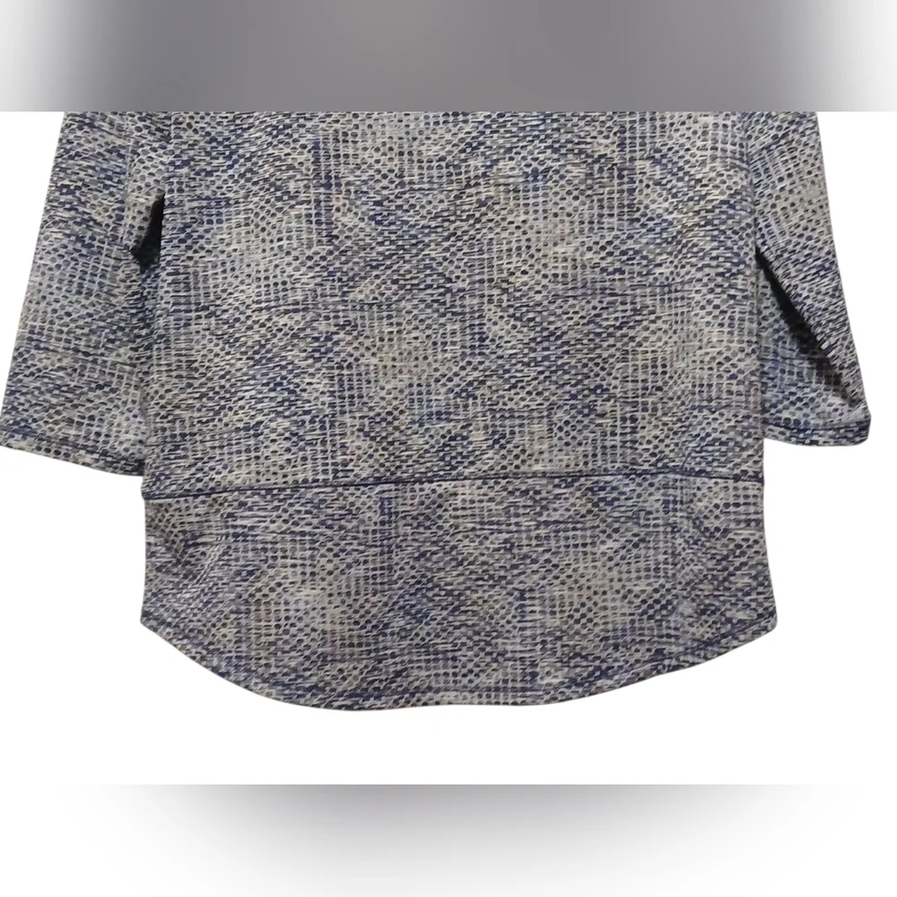 Chico's -Blue Print 3/4 Sleeve, Round Neck  Geometric Pattern Blouse, Size 0 - Picture 10 of 10